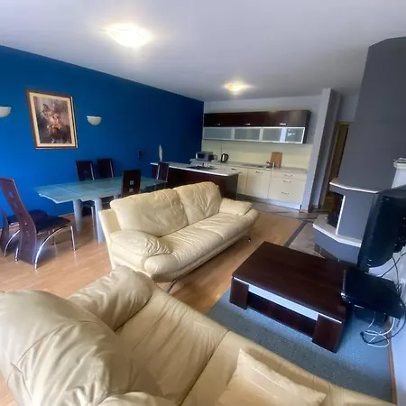 Two Bedroom In Winslow Elegance With Fireplace And South Facing Balcony 公寓 *