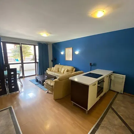 Two Bedroom In Winslow Elegance With Fireplace And South Facing Balcony 公寓