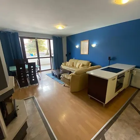 Two Bedroom In Winslow Elegance With Fireplace And South Facing Balcony Апартаменти Бансько
