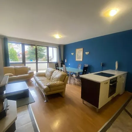 Апартаменти Two Bedroom In Winslow Elegance With Fireplace And South Facing Balcony Бансько