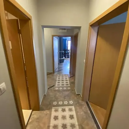 Two Bedroom In Winslow Elegance With Fireplace And South Facing Balcony Апартаменти *
