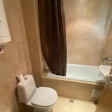 Апартаменти Two Bedroom In Winslow Elegance With Fireplace And South Facing Balcony Бансько
