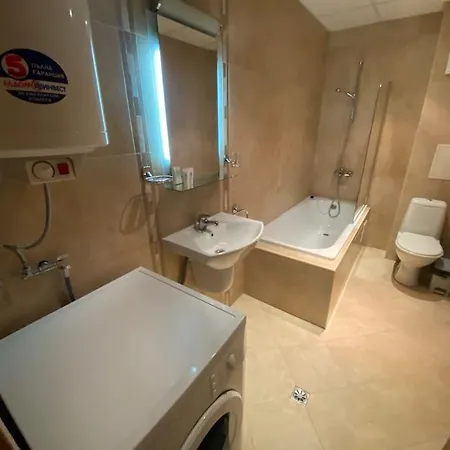 Two Bedroom In Winslow Elegance With Fireplace And South Facing Balcony Апартаменти Бансько