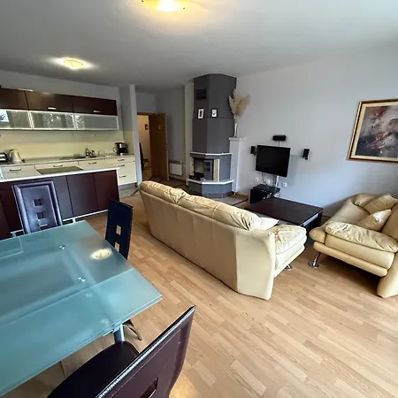 Апартаменти Two Bedroom In Winslow Elegance With Fireplace And South Facing Balcony *
